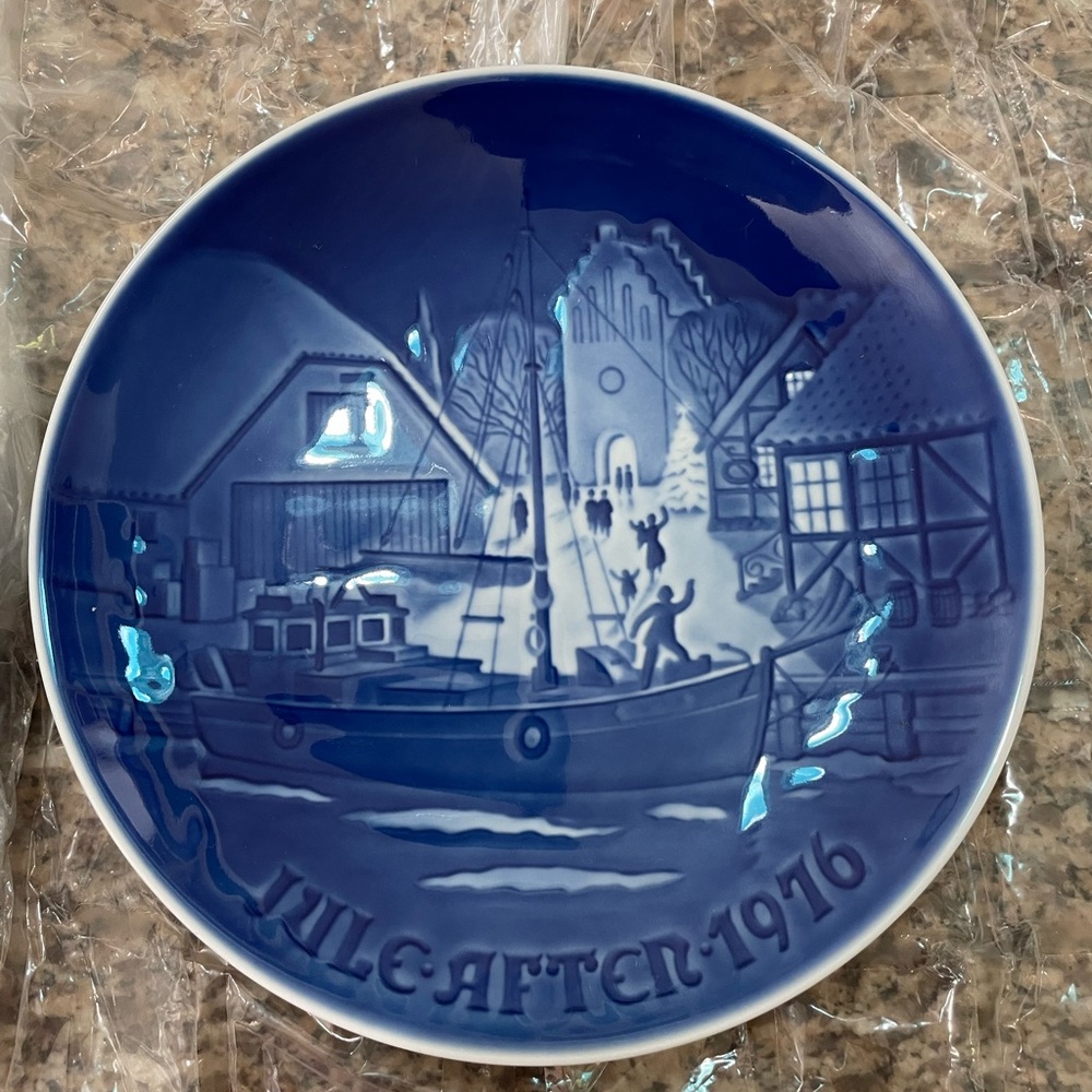 B&G Copenhagen Porcelain, made in Denmark; Christmas welcome Plate, 1976